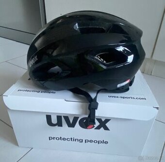 CYKLISTICKÁ HELMA UVEX