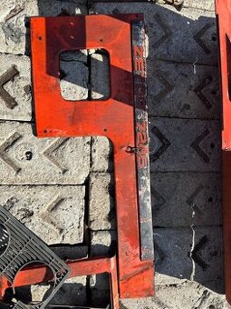 Prodám kapotu zetor 7245