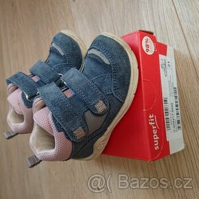 Celoroční botky Superfit Universe vel. 21