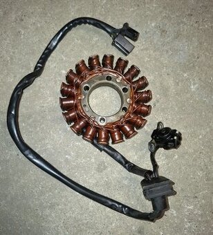 Suzuki Burgman 400. Stator zapalování. Od 1998