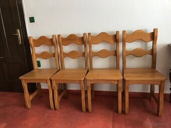4 dubové židle plus štokrle