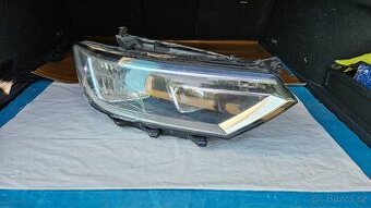 Světlomet přední pravý VW Passat B8