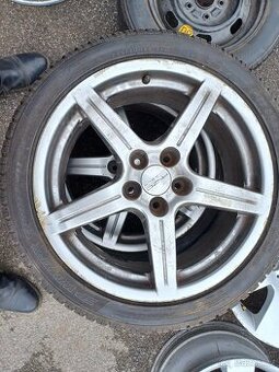 245/40 R18