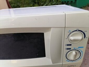 Mikrovlnka Gallet 700 Wattů