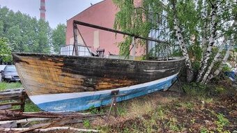 Prodam dřevěnou loď k renovaci. - 1