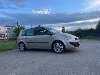 Renault Grand Scenic 1.5 dCi 78kW, 7 míst – pojízdný