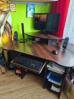 ROHOVÝ PC STůL