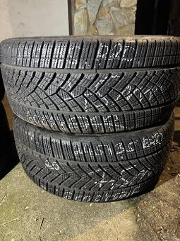 245/35 r20 GoodYear.