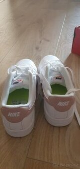 NIKE Sneakersy Court Royale 2 Nn DH3159 101 Bílá (dámské)