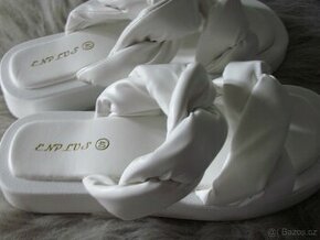 Bílé nazouváky,pantofle vel.40