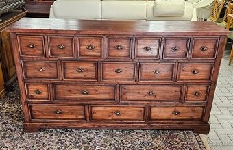 Velká šupliková komoda masiv/ 19 šuplíku