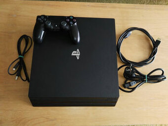 PlayStation 4 PRO + příslušenství