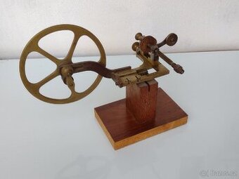 Stará hodinářská frézka