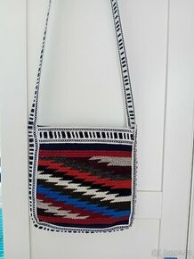 Malá vlněná kabelka, peru vzor