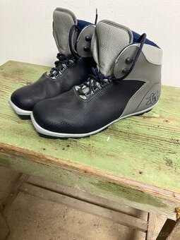 Prodám běžkové boty na NNN vázání vel 39