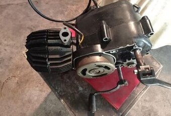 Kúpim motor na Jawu mosquito