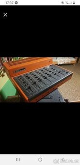 Funkční mixážní pult Tesla