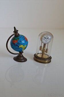 Miniatury + dřevěný rámeček/polička na miniatury