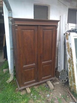 Starožitná skřín