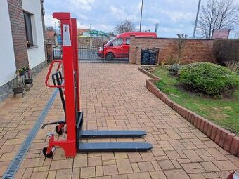 Ruční vysokozdvižný vozík