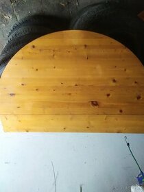 Sklopný půlkulatý dřevěný stůl (borovice)