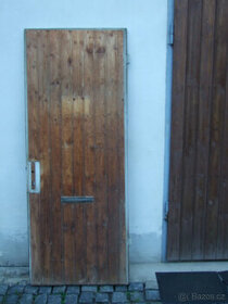 Vchodové dveře - masivní, dřevěné - na stavbu nebo chalupu