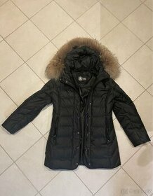Černý péřový kabát - 1