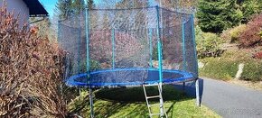 Mega trampolína
