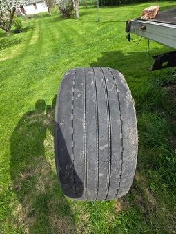 Goodyear 355/50/r22.5