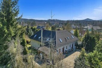 Rodinný dům s apartmánem, bazénem a naprostým soukromím – Ja