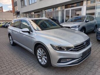 VW Passat B8 Variant 2.0TDI 110kW DSG Matrix ACC Panorama