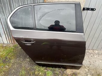Zadni prave dvere skoda superb 2