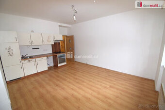 Pronájem bytu 1+kk, 28m² ul. Kolbenova, původní cihlový dům 