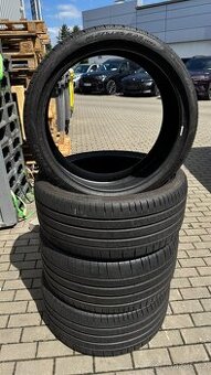 Pirelli P-Zero 275/35 R23 315/30 R23