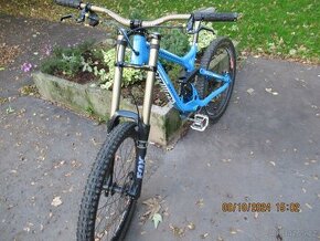COMMENCAL  DH SUPRAME V3 super stav