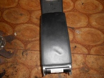 prodam kozenou loketku do vw passat B6 , 3C