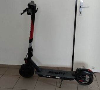 Elektrokoloběžka Ducati. - 1