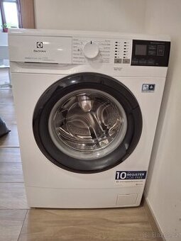 ÚZKÁ AUTOMATICKÁ PRAČKA ELECTROLUX