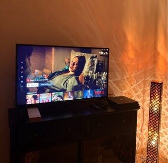 LG 49UN71003LB + NOVÝ držák na zeď