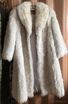 Pravý kožich ze stříbrné liščí kožešiny