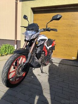 Motocykl UM XTREET RC 125