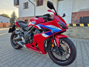 Prodám Honda CBR 650R E-clutch, r.v. 2024, ABS, záruka 6 let
