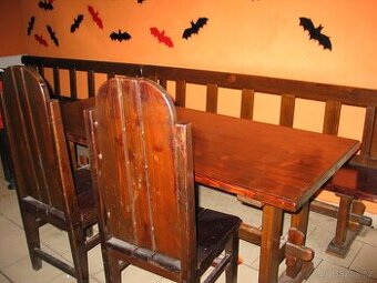 Masívní stůl a 6 židlí