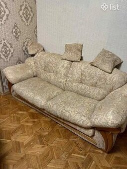 Pohovka s bezovym vzorem