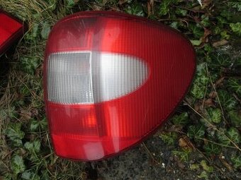 Chrysler Voyager RG EU zadní světlo lampa 2001-2007 levá