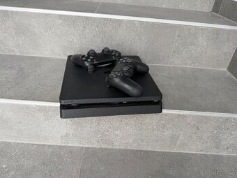 PS4 Slim + 2 x Dulashock 4 ovládače