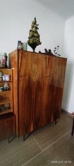 šatní skříň 70. léta