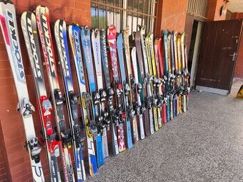 Lyže 26 párů