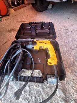 Vrtací a bourací kladivo devalt