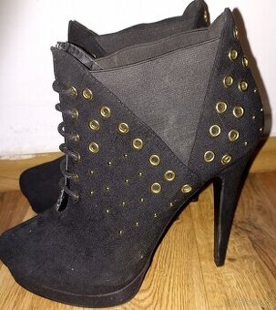 NOVÉ ČERNÉ KOTNÍKOVÉ BOTY - JIMELESS - VEL.38=====